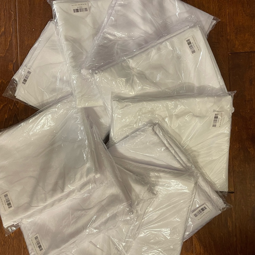 10 round 108” table cloths and 1 rectangle 6ft table cloth